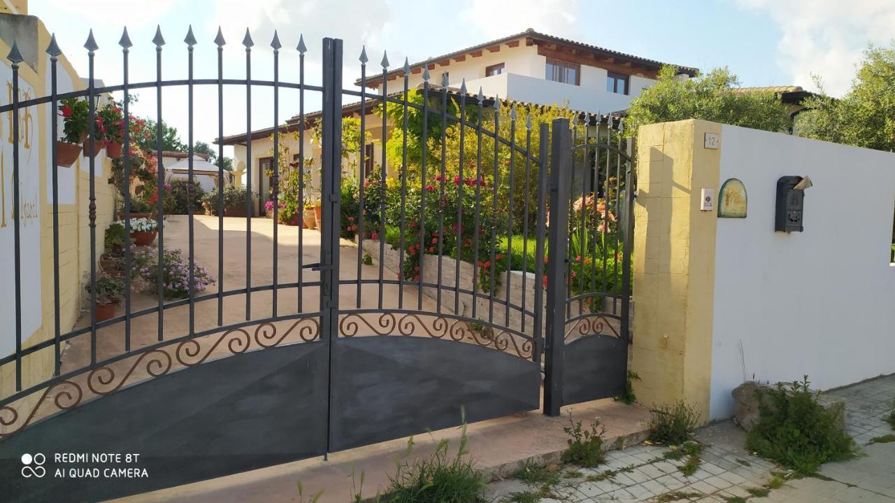 I Giganti Bed & Breakfast Riola Sardo Dış mekan fotoğraf